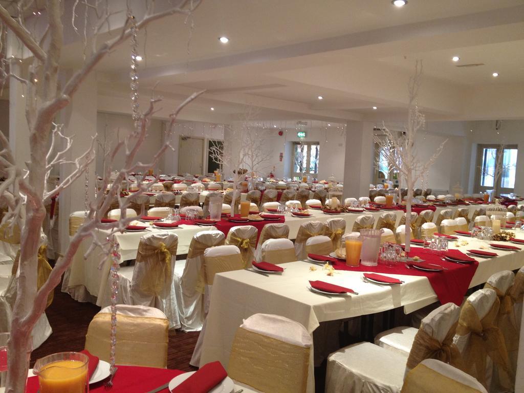 The Connaught Hotel וולברהאמפטון מראה חיצוני תמונה